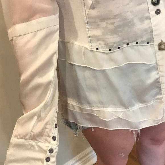 Bohemian Buttoned Blouse - Picture 3 of 7